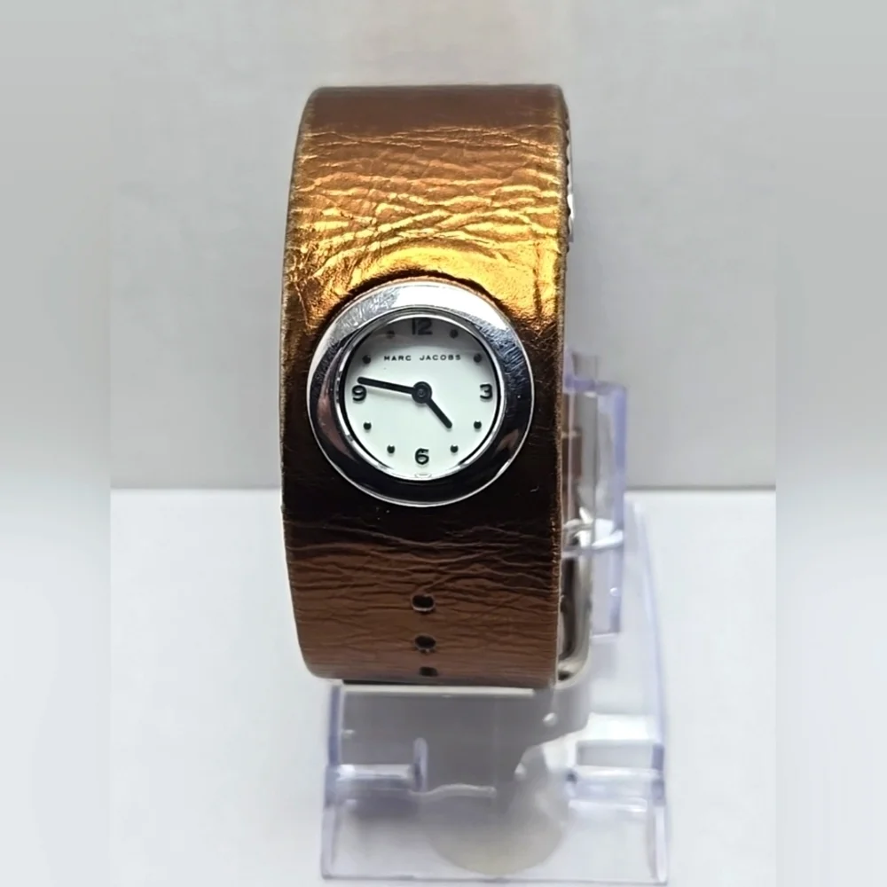 Womens Marc Jacobs MBM2004 Wrist Watch Leather Band Belt Buckle New Battery